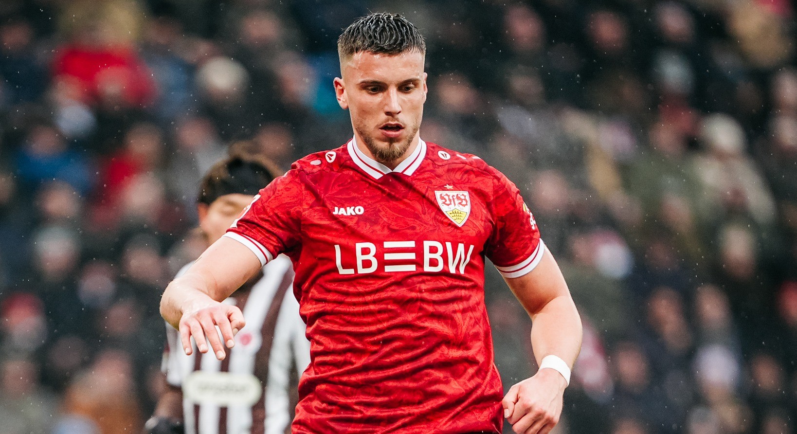 Demirović ispunio obećanje: Besplatno pivo za navijače Stuttgarta!